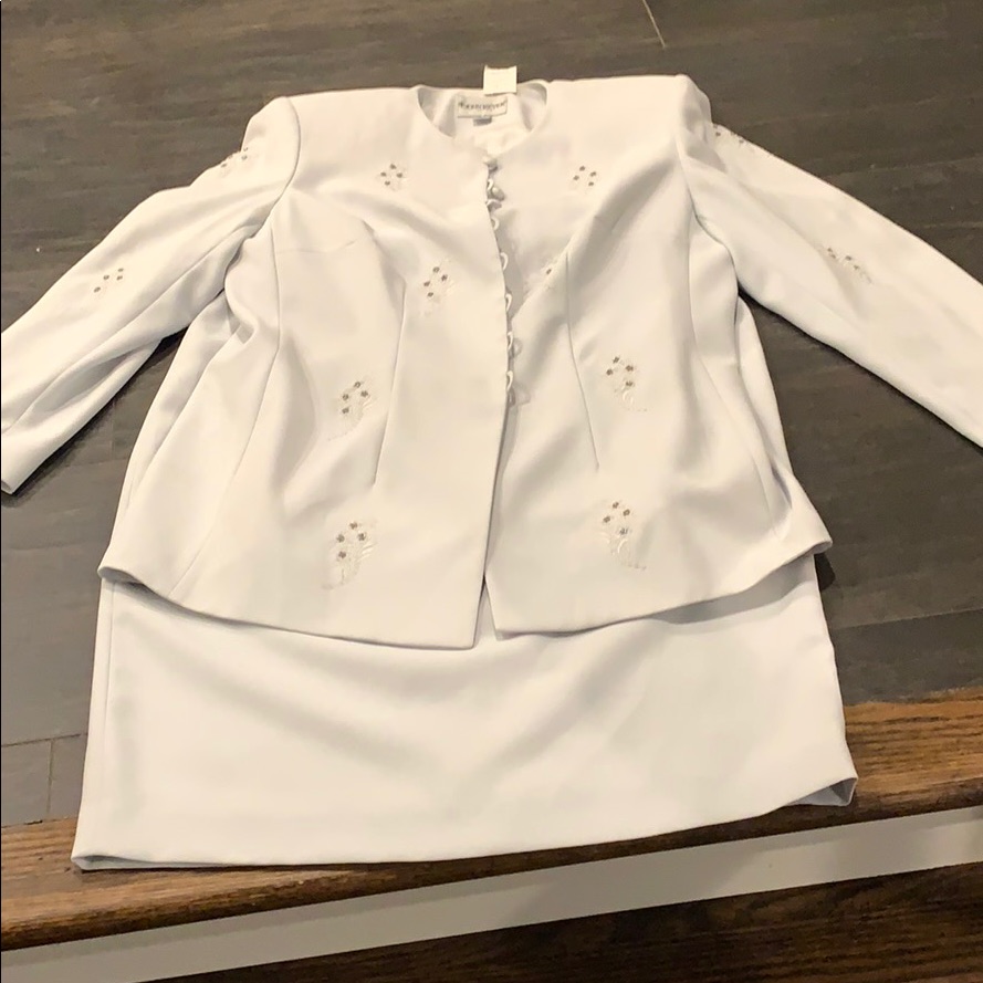 Brand New Beautifully Made Skirt Suit